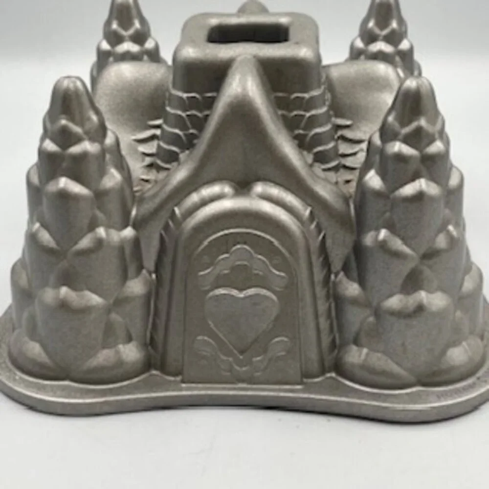 Nordic ware Castle Bundt Pan Cast Aluminum‎ Non Stick 10 Cup Made USA